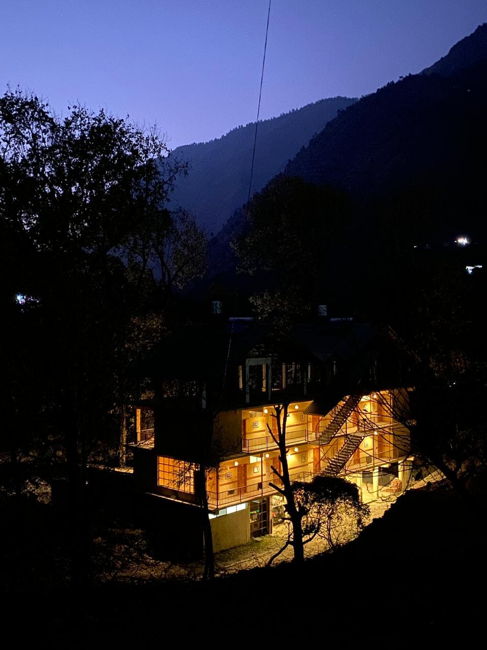 Vivaan Stays- Riverside Retreat Tirthan Valley - Tap to explore photos