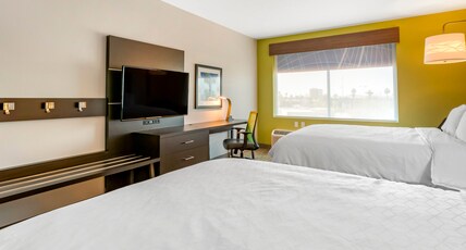 Holiday Inn Express & Suites PHOENIX DWTN - STATE CAPITOL Room Type - 2 Queen Beds Standard Comm Accessible