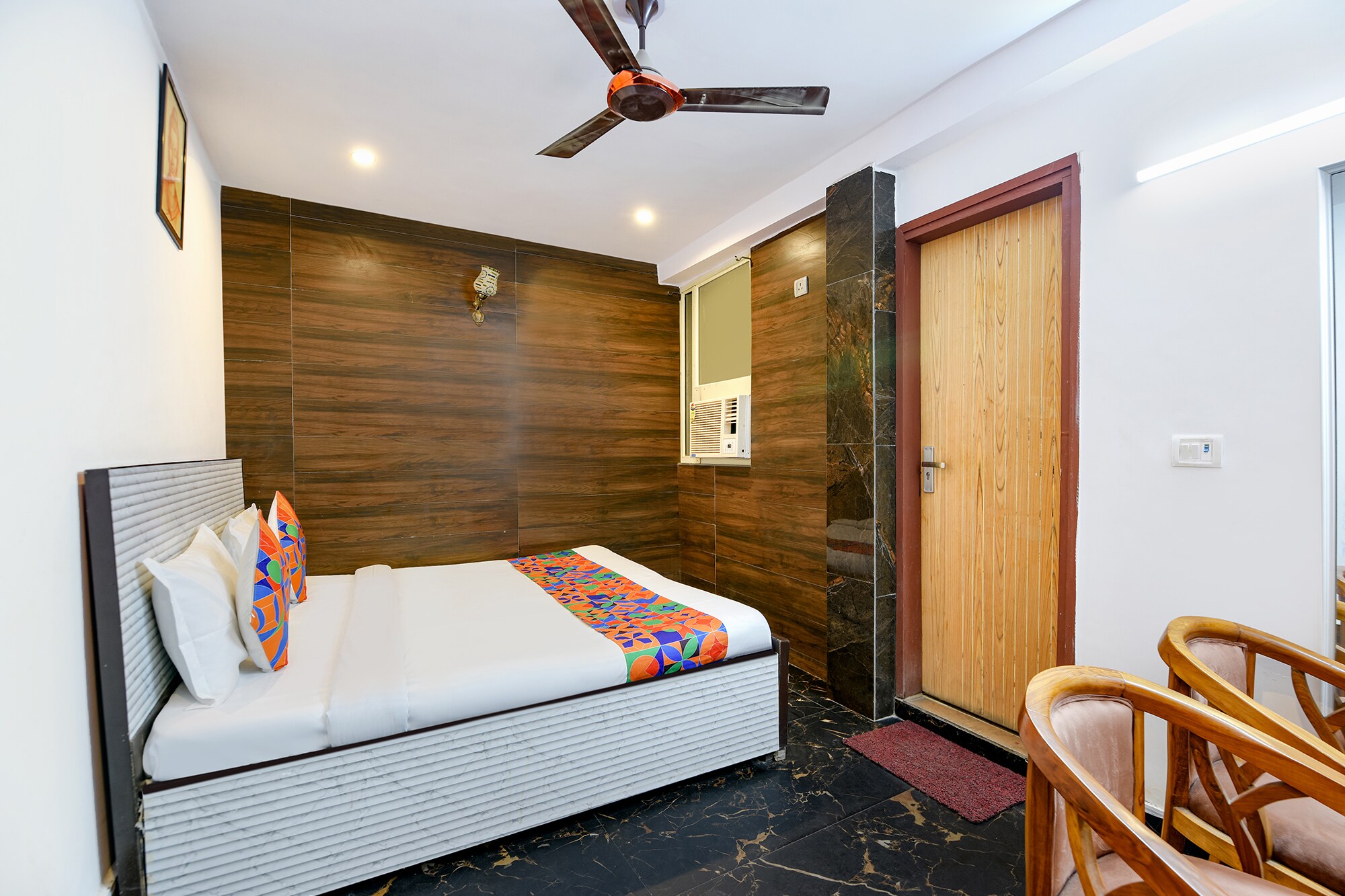 Via Hari Nagar Ashram - Tap to explore photos