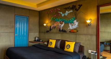 The Hosteller Munnar Room Type - Superior Double Room with Balcony and Valley View