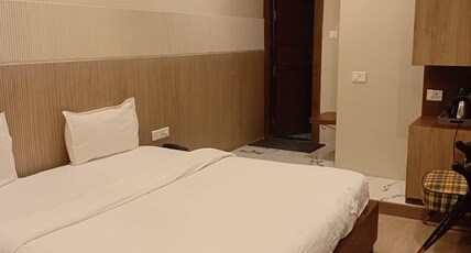 Aman Paradise Hotel & Banquet Room Type - Deluxe Room