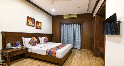 FabHotel Siris 18 - Aravali Biodiversity Park Room Type - Deluxe Room