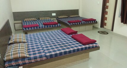 Hotel Golden Drive Room Type - Standard 6 Bed NonAC