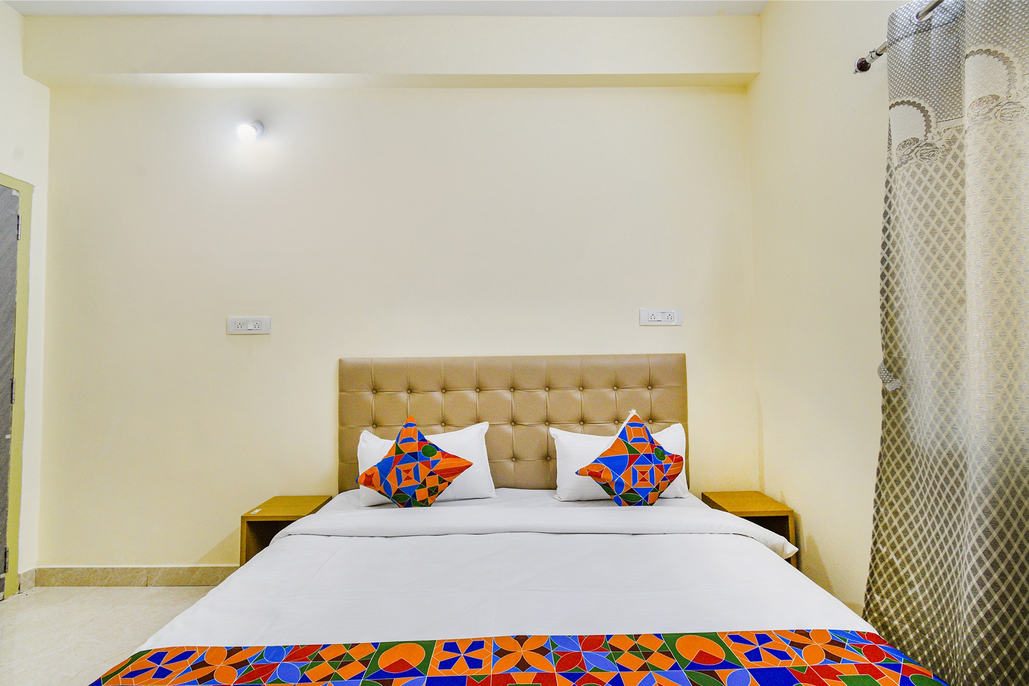 FabHotel RK Suites - Nr. U.S. Consulate, Financial District - Tap to explore photos