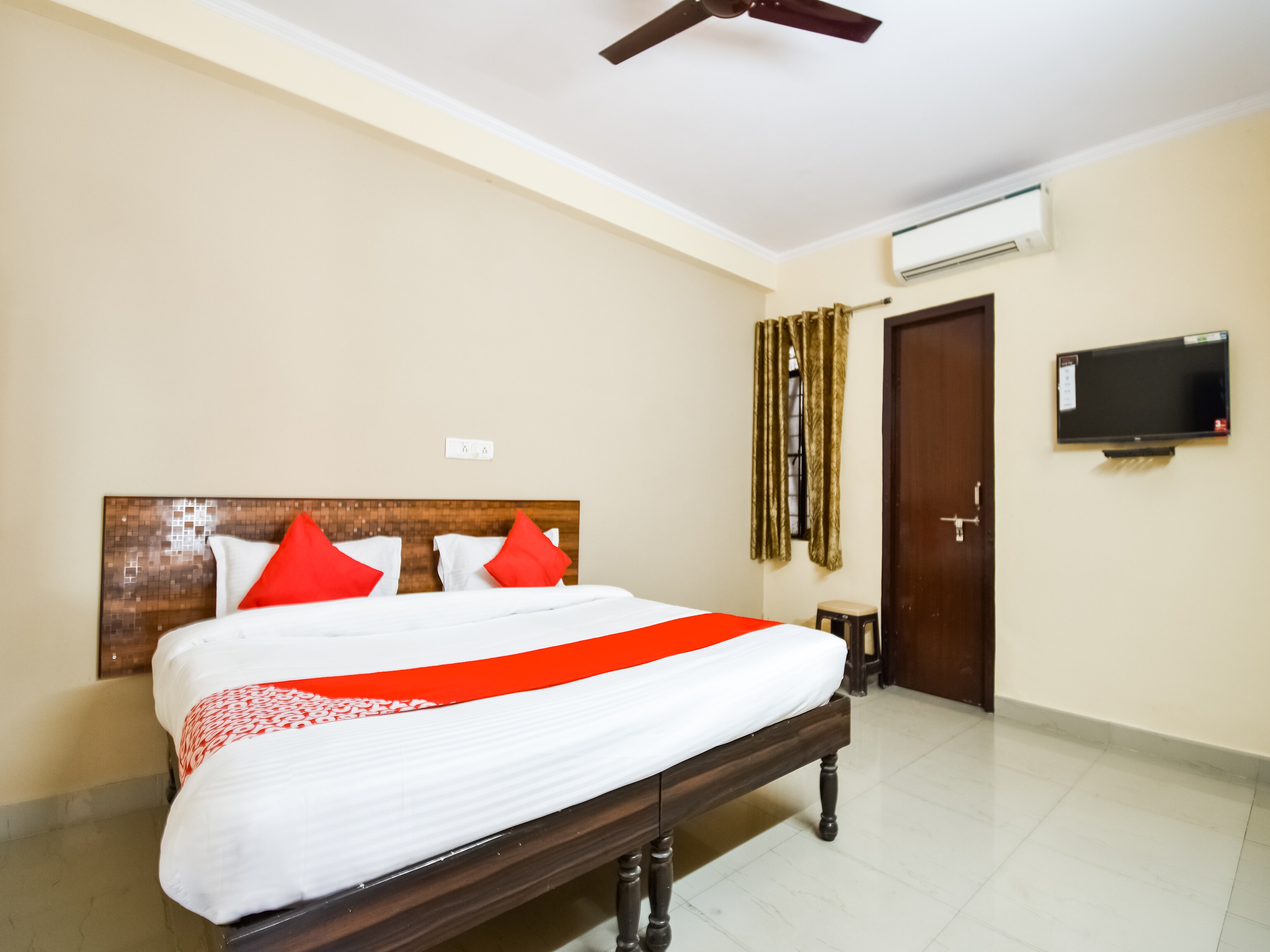 Hotel O Krishna - Tap to explore photos