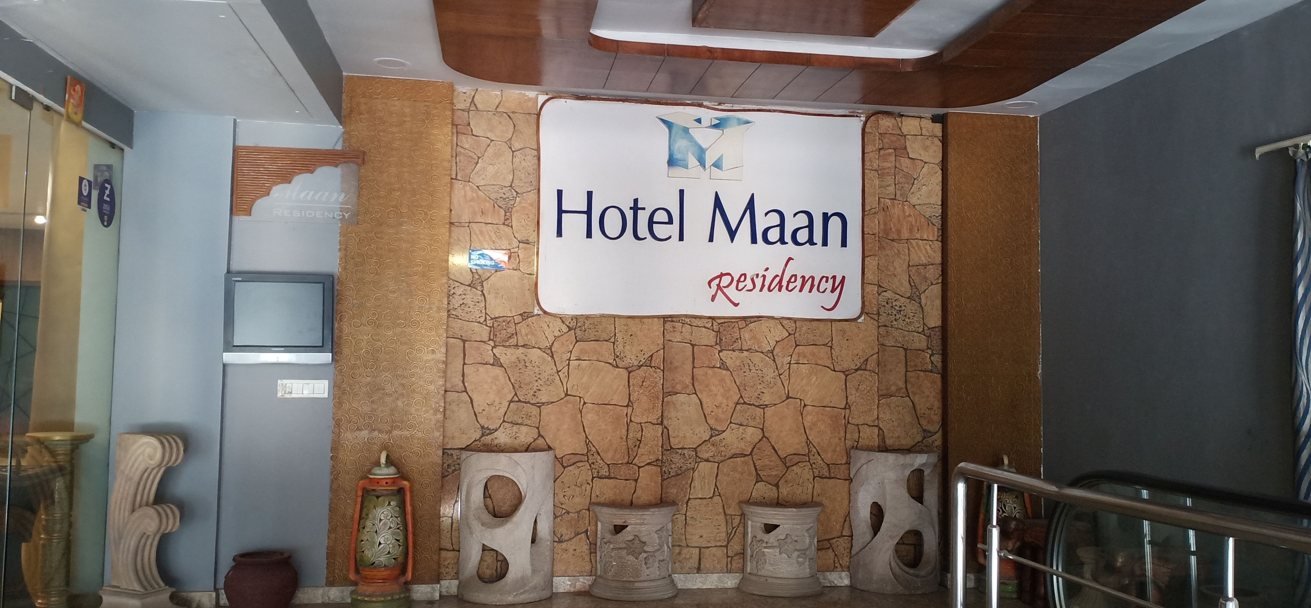 Hotel Maan Residency - Tap to explore photos