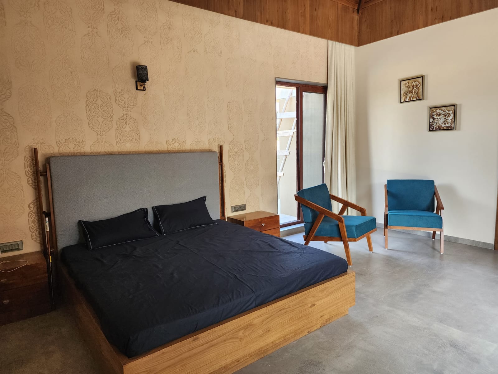ShantRamniy A Luxurious Stay in Bhuj - Tap to explore photos