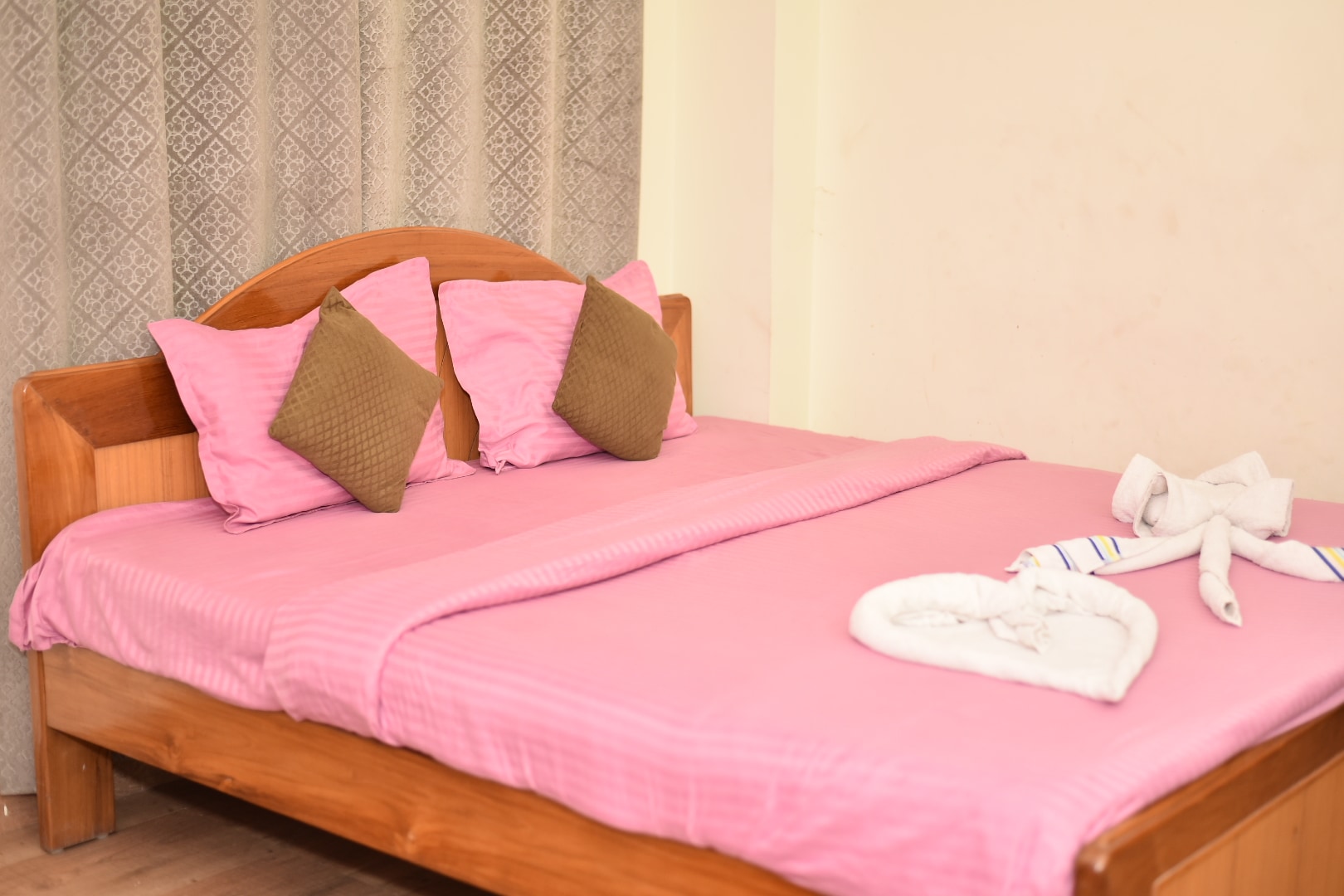 Akashi Villa Guest House - Tap to explore photos