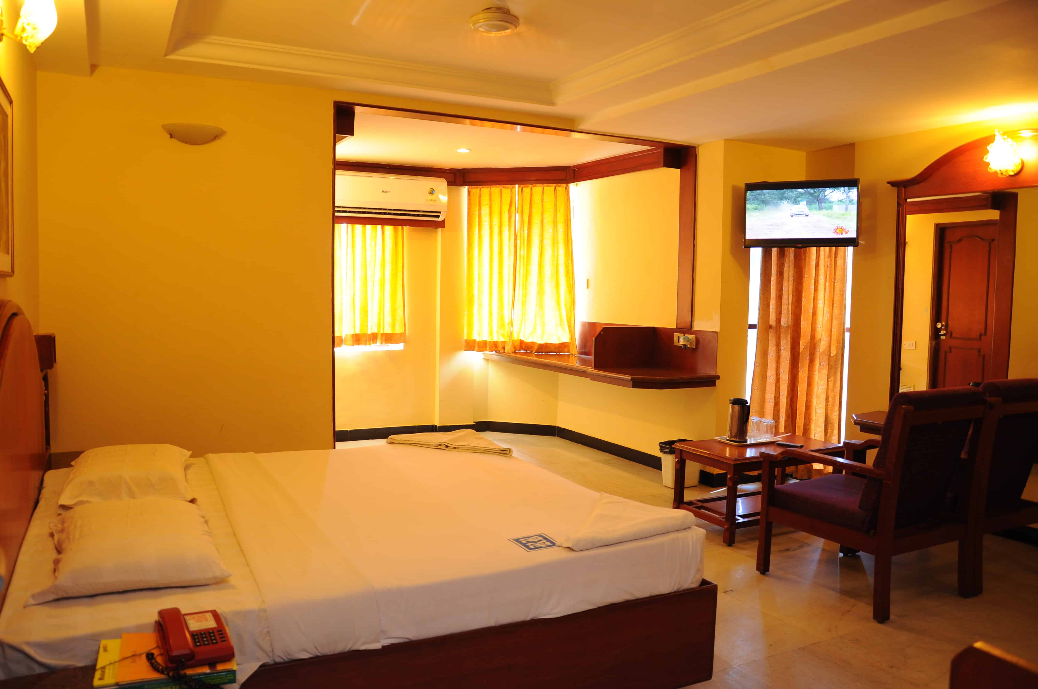Hotel Rathna Residency - Tap to explore photos