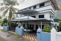 Padmanabhan's Homestay 2BHK by Alchemy Homes
