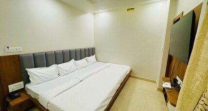 HOTEL NAJAF PALACE Room Type - Ac Deluxe Family Room