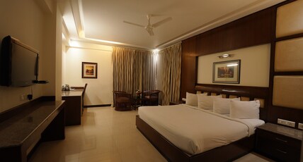 The Kandi Tree Room Type - Oakwood