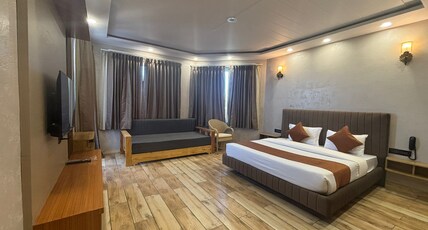 Muskan Mount View Retreat | Mukteshwar Room Type - Luxury King Suite