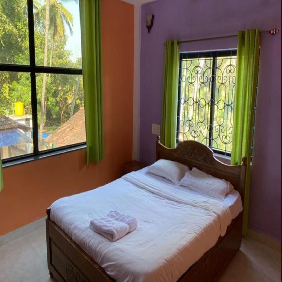 Saltamontes - Tap to explore photos