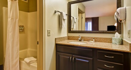 Staybridge Suites MIDDLETON/MADISON-WEST Room Type - 1 King Bed 1 Queen Bed Two Bedroom Suite