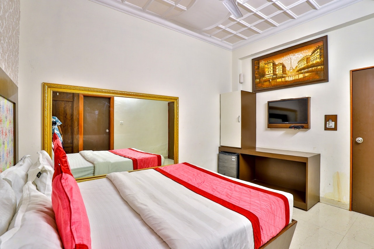 HOTEL ABU GRAND 1 km from nakki lake - Tap to explore photos