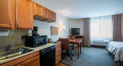 Candlewood Suites INDIANAPOLIS NORTHWEST Room Type - 1 Queen 1 Bdrm Ste Accessible Roll Shwr