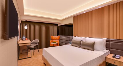 Lemon Tree Premier Malad Mumbai Room Type - Executive Queen Room