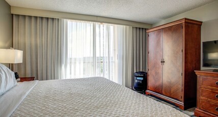 Embassy Suites by Hilton Orlando International Dr Conv Ctr Room Type - 1 KING SUITE-PURE WELLNESS