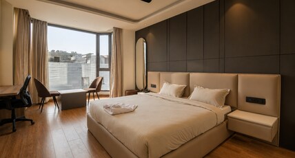 Melange Hotel - Golf course road Room Type - Superior Room