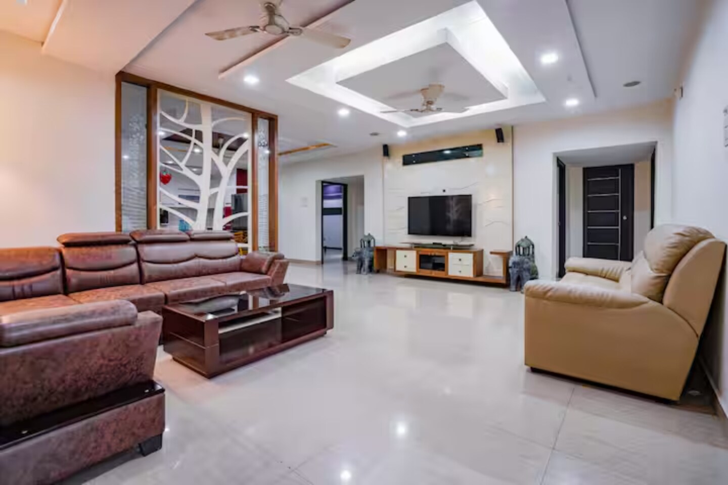 Crescent Service Apartment Gachibowli Telecom Nagar - Tap to explore photos
