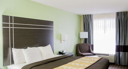 Best Western Coachlight Room Type - 1 King Bed, Non-Smoking, Pet Friendly Room, High Speed Wireless Internet Access, Coffee Maker, Free Best Western Coachlight Room Type - 1 King Bed, Non-Smoking, Pet Friendly Room, High Speed Wireless Internet Access, Coffee Maker, Free
