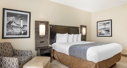 Best Western Bar Harbour Inn Room Type - 1 King Bed, Non-Smoking, Refrigerator, High Speed Internet Access, Coffee Maker, Hairdryer, Iron And Best Western Bar Harbour Inn Room Type - 1 King Bed, Non-Smoking, Refrigerator, High Speed Internet Access, Coffee Maker, Hairdryer, Iron And