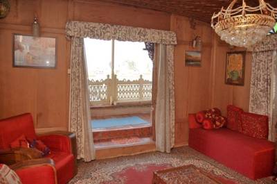 Houseboat Nazira Palace