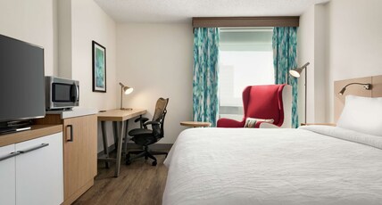 Hilton Garden Inn Saskatoon Downtown Room Type - 1 KING BED