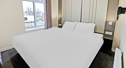 OYO The Baltimore Hotel Room Type - Standard Double Room