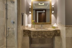 Doubletree by Hilton Van