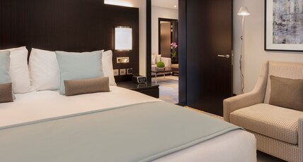 Crowne Plaza Manama (Bahrain) Room Type - 1 King 1 Bedroom Suite Garden View