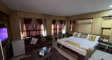 HOTEL SR INDORE Room Type - DELUXE AC ROOM