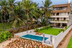 Villa Vara Luxury Beach Villa with Infinity Pool