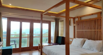 Hotel Shiva Cottage Room Type - Luxury Hill View Room with Work Desk