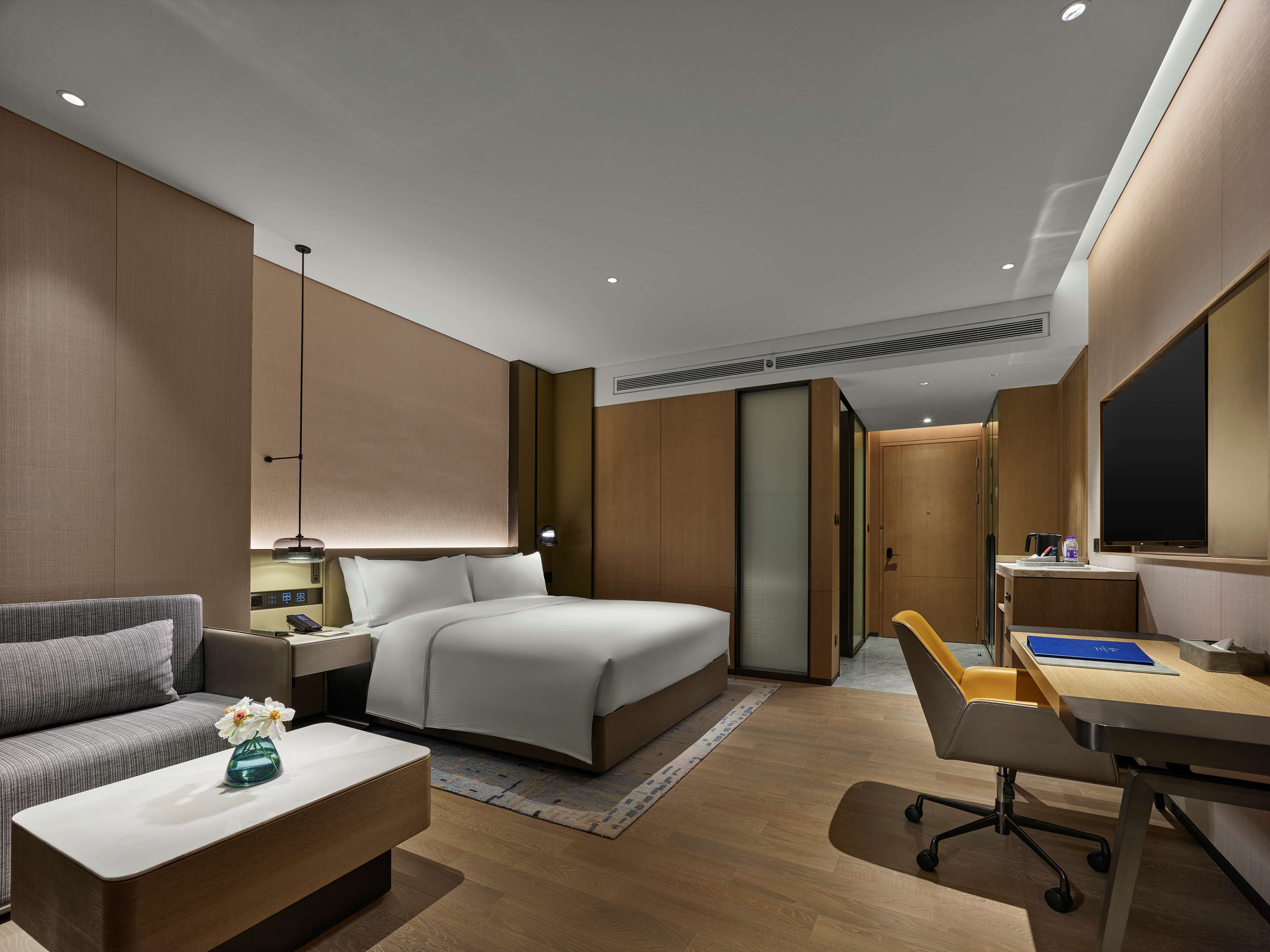 DoubleTree by Hilton Chengdu Riverside - Tap to explore photos