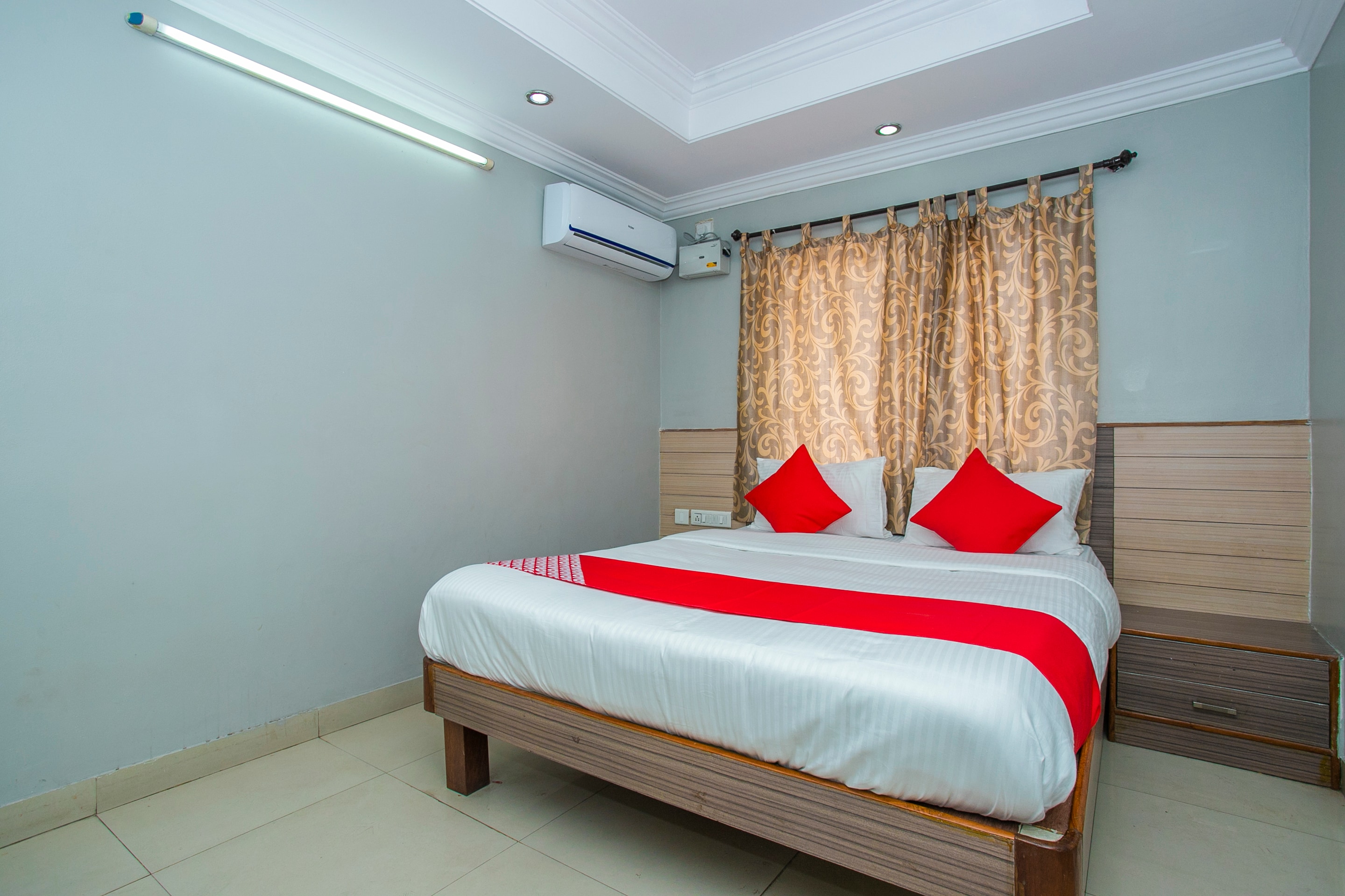 Hotel O White Fort Near Lalbagh Botanical Garden - Tap to explore photos