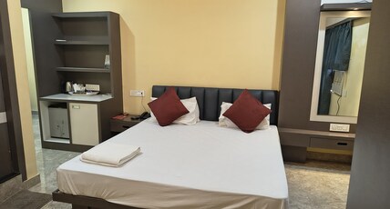 Hotel Simla | Near Siliguri Station Room Type - AC SUPER DELUXE (DOUBLE BED)