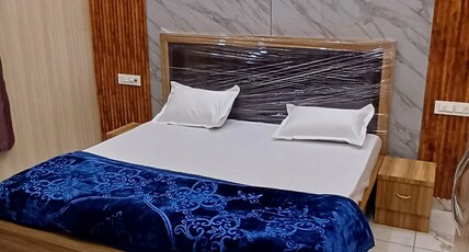 Moon Dhaba & Restaurant Room Type - Deluxe