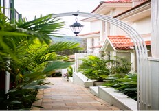 LohonoStays Monforte Villa H