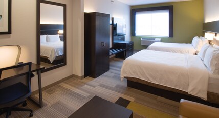 Holiday Inn Express & Suites Worthington, an IHG Hotel Room Type - 2 Queen Beds Suite