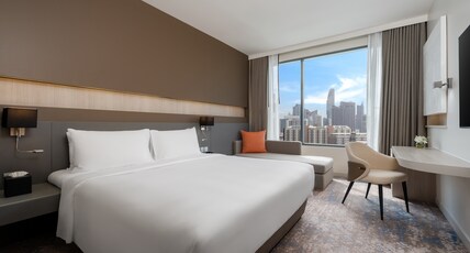 Mercure Bangkok Siam Room Type - Deluxe Room with 1 queen bed, High floor