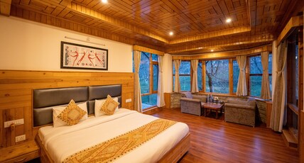 Amarys Boutique Stays Room Type - Deluxe with Balcony Mountain View