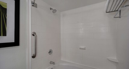 Hilton Garden Inn Ft Myers Room Type - 1 KING 1BDRM MINI SUITE