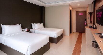 GLOW Pattaya Room Type - Superior Room Twin