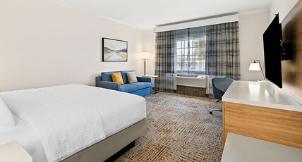 HAMPTON INN MORGAN HILL Room Type - 1 KING BED NONSMOKING