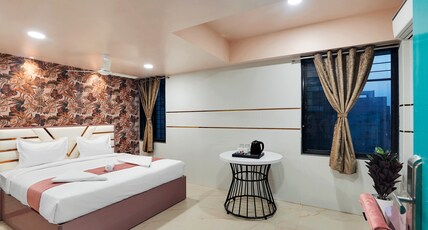 Hotel Regal Heaven Room Type - Suite Room with Bathtub