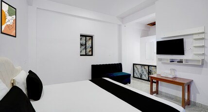 SPOT ON  Hotel Aarav Palace Room Type - Classic