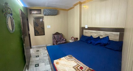 Kashi Dev Paying Guest House Room Type - Super Deluxe
