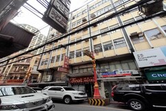 OYO 1011 First Hotel